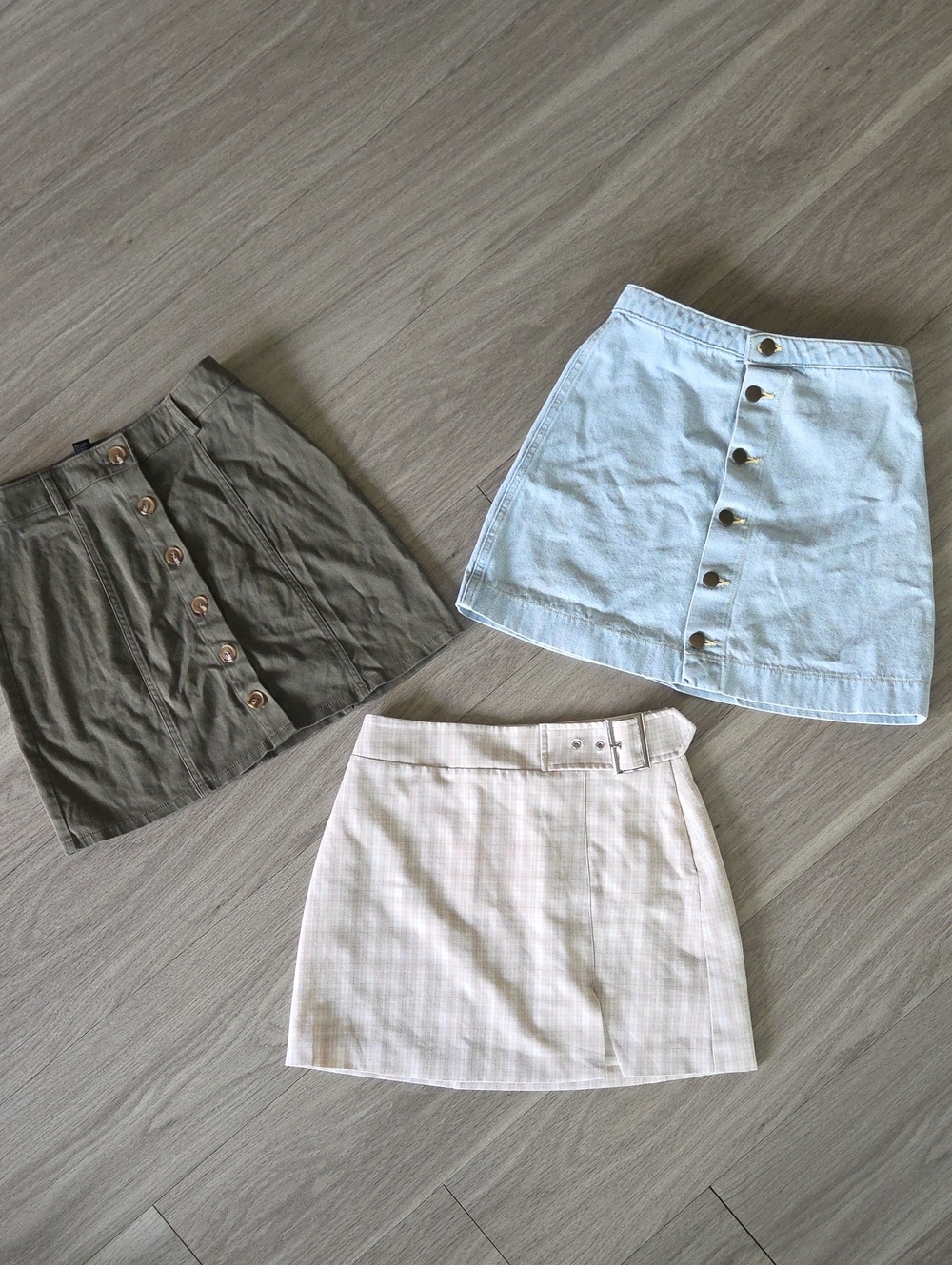 3 Mini Skirts. 2 Forever 21. 1 American Apparel. Size S.